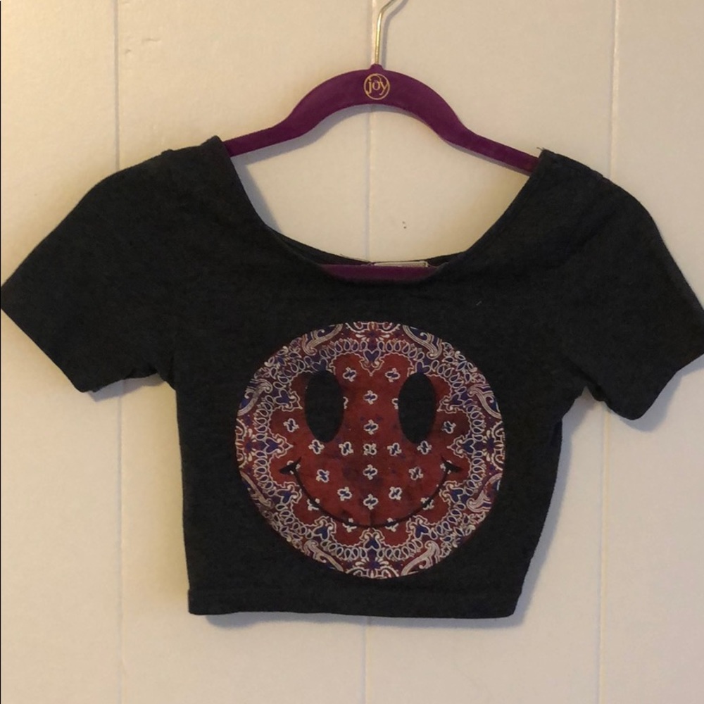 Crop top happy face tee